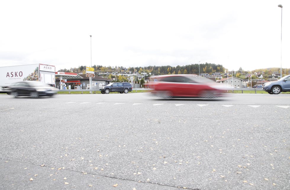 Rundkjøring: På 1990-tallet ble en mindre rundkjøring i krysset mellom riksveg 36 og Jernværksvegen fjernet.  Statens vegvesen ønsker ikke en reetablering, slik Nome kommune har bedt om. 