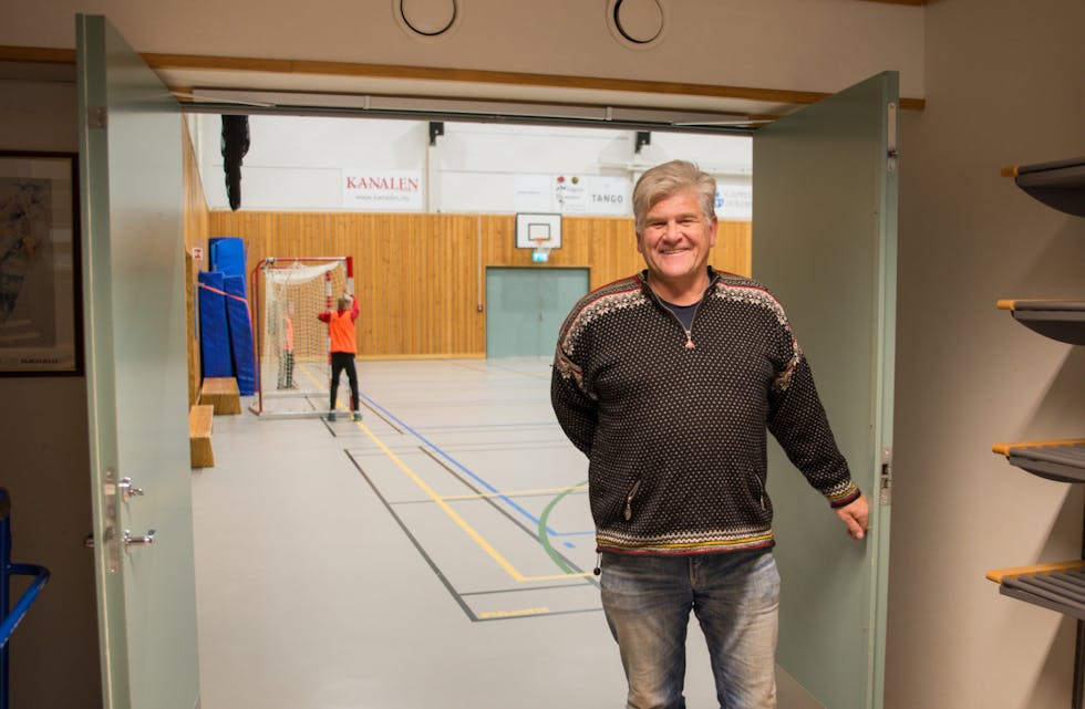 Per Bjørn Stoa smiler fra øre til øre, for nå kan han endelig invitere til Barnas Marked i Ulefosshallen igjen, etter en lengre pause grunnet pandemien. 