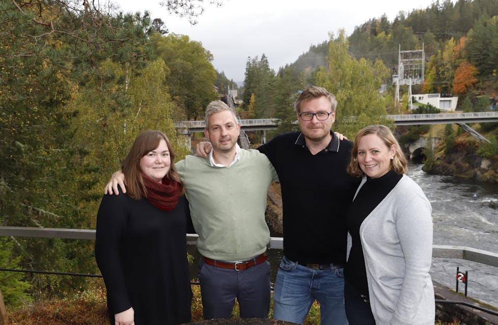 Her er de ansatte i Kanalen fotografert ved Vrangfoss i forbindelse med markeringen av avisas 20-årsjubileum i 2021. 