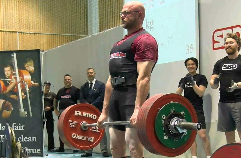 Norgesmester: Frode Rui ble sist uke norgesmester i styrkeløft for veteraner. 300,5 kilo i siste markløft gav Norsk rekord sammenlagt.