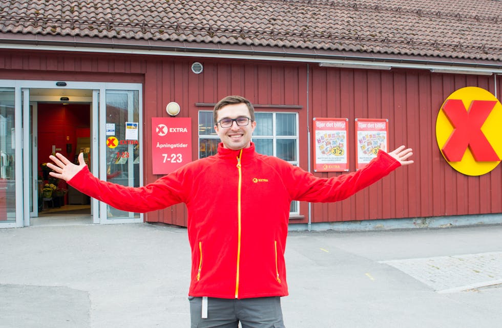 Ny sjef på plass: Piotr Szuster er ny sjef på Coop Extra Ulefoss og har sine første dager i butikken denne uka. Han håper å kunne flytte til Ulefoss og følger med på boligmarkedet. 