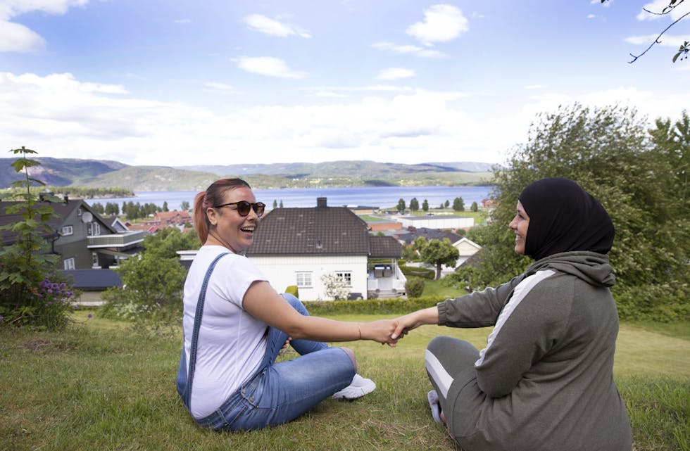 TRENGER NOEN Å SPØRRE: Khadija Bourhim (37) og Hanaa Alabed (27) er godt kjente og støtter hverandre. Men begge savner noen å spørre når de støter på utfordringer i hverdagen.