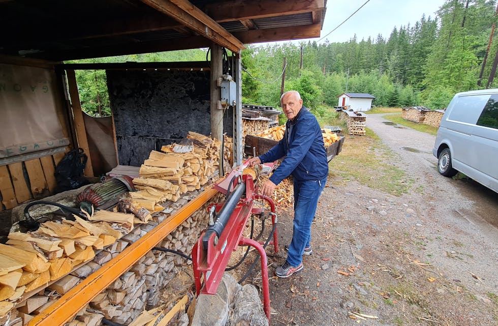 Veddilla: Hans-Kristian Skårdal (80) har i over 40 år hatt veddilla. Det hele startet for å finansiere skiinteressen for sønnen Atle.

