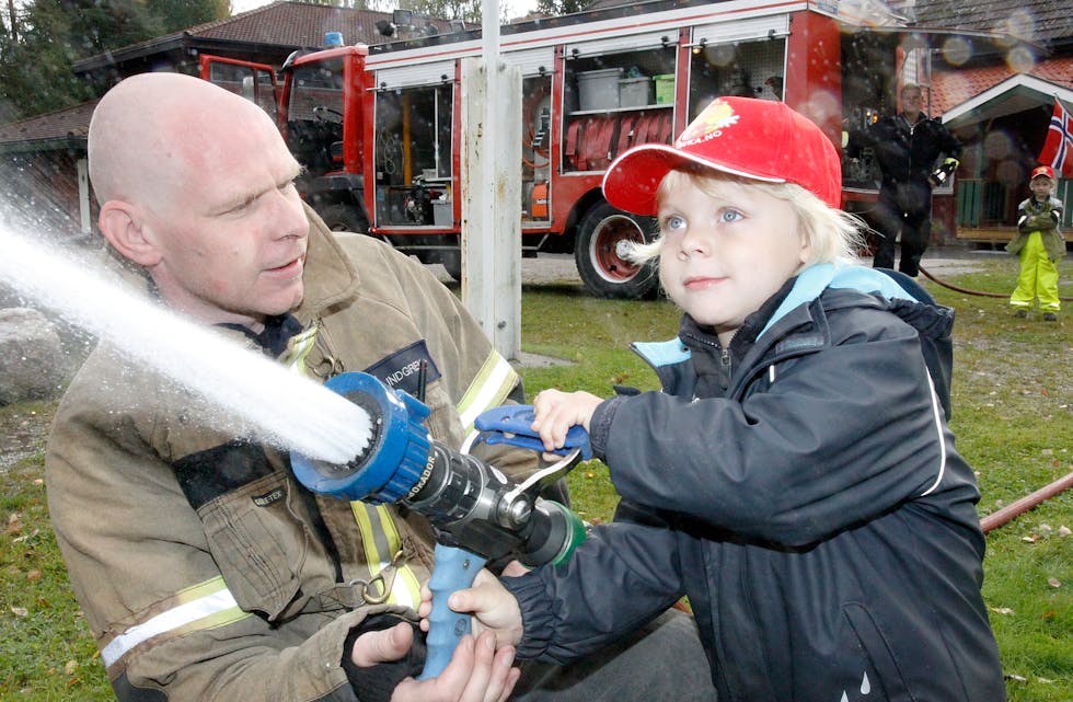Åpen brannstasjon både i Lunde og på Ulefoss er en av tingene som skjer i helgen. 