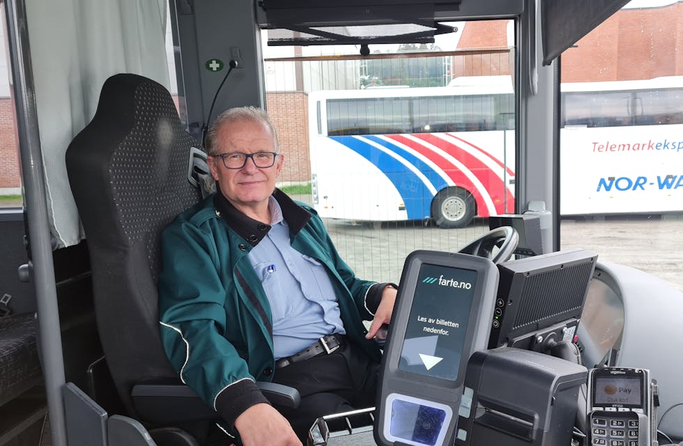 Reidar Braarud har kjørt buss i 35 år. Han mener nomeheringer er heldige som har mange avganger mellom tettstedene Lunde og Ulefoss. Nå er det inntil 14 avganger på strekningen, hver dag utenom i helgene.
