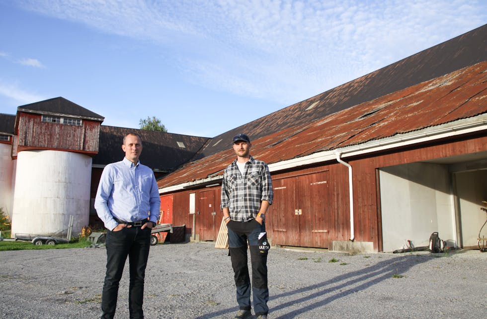 Henrik Kjeldsen driver Holla gård (t.v.) mens Johan Diderik Cappelen eier og bor på gården. 