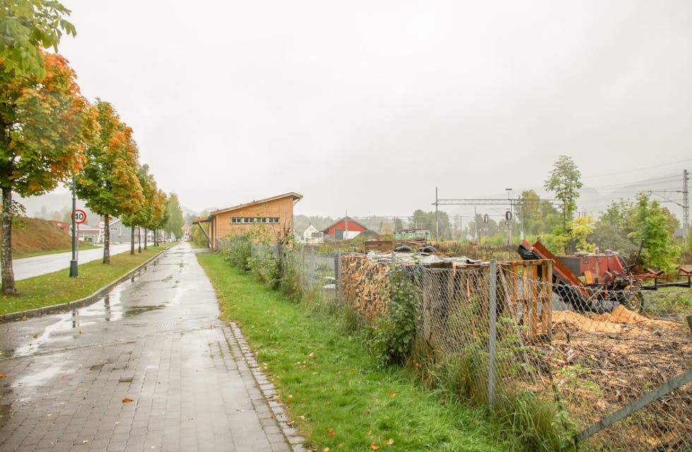 Dagens tømmerterminal følger Brugata, midt i sentrum av Lunde, et godt stykke. Her kan det komme en ny «bydel». 
