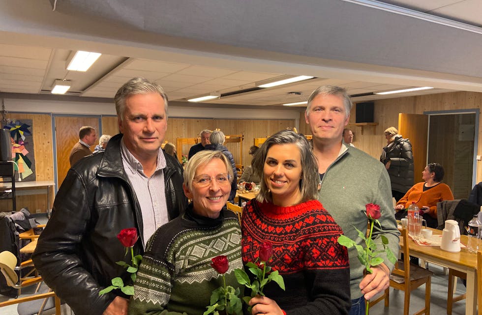 Her står ordførerkandidat Linda Thorstensen (nr 2 fra høyre) sammen med de andre kumulerte AP-kandidatene: Jostein Rønningen, Willy Dorholt og Marita Nordskog. 