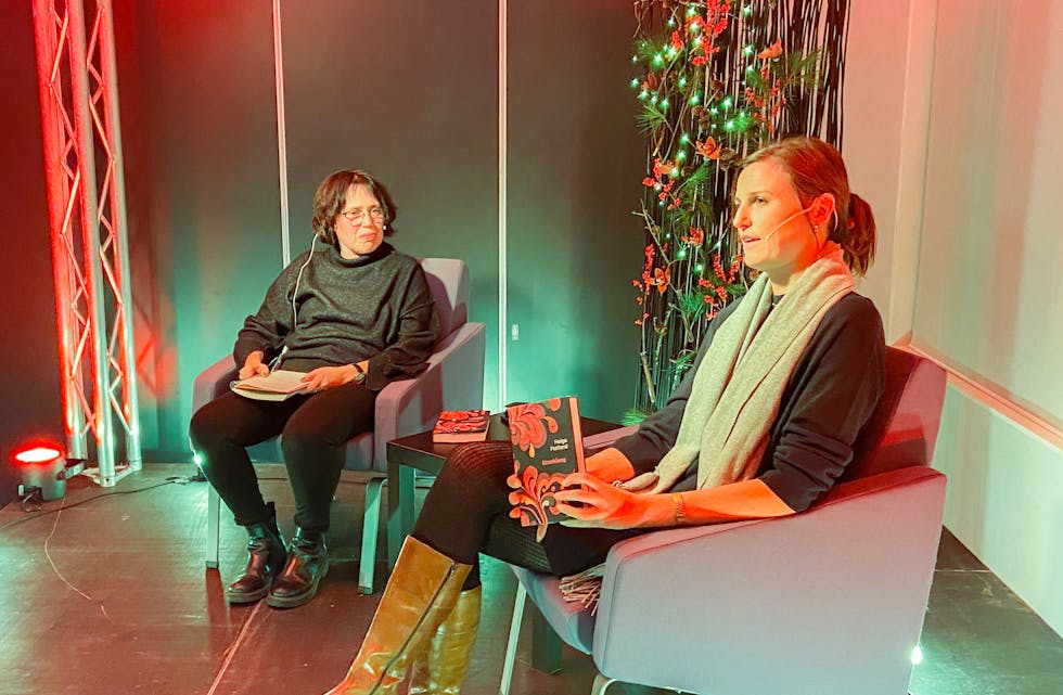 Den første utgaven av Nome litteraturuke ble arrangert i november. Her fra bibliotekets bokbad med Helga Flatland.