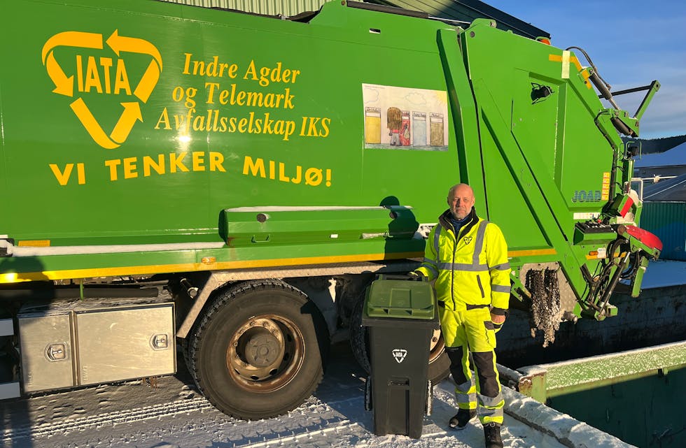 Renovatør: Jon Bjarne Felle er en av renovatørene i IATA, som henger på en «mangellapp» på søppeldunken din, dersom den inneholder noe den ikke skal.

