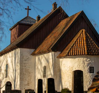 MIDDELALDERKIRKEN: Romnes kirke ved Norsjø er landets best bevarte middelalderkirke, datert til slutten av 1100-tallet. 

