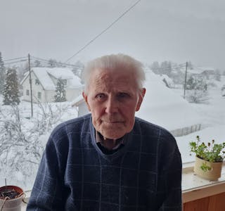 Nyttårsbarn: Olav Herregården fylte 100 år 1. januar og var i sin tid et nyttårsbarn. Fra vinduet i Åslandvegen i Lunde har han god utsikt over nabolaget.