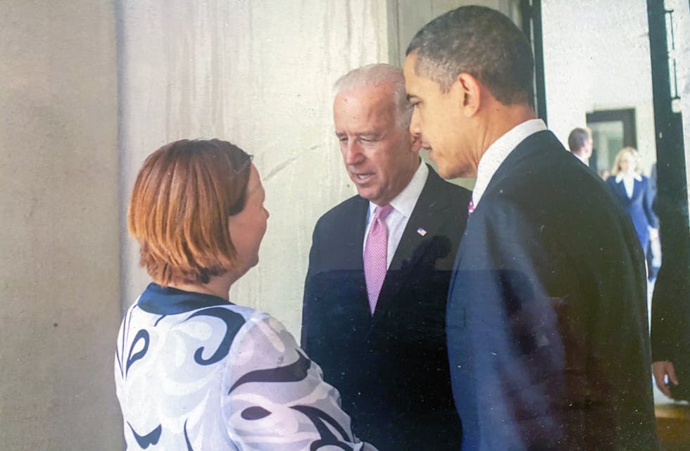 Elin møtte Barack Obama og Joe Biden, da de kom for å signere sørgeprotokoll ved den norske ambassaden i USA etter 22. Juli angrepene på Utøya
