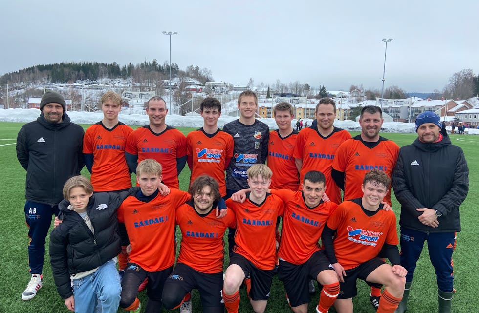 Nye Nome fotball: Dette laget spilte treningskamp mot Drangedal lørdag. Det endte 3-3. Vi gjør oppmerksom på at noen av spillerne hadde gått i garderoben da dette bildet ble tatt. 