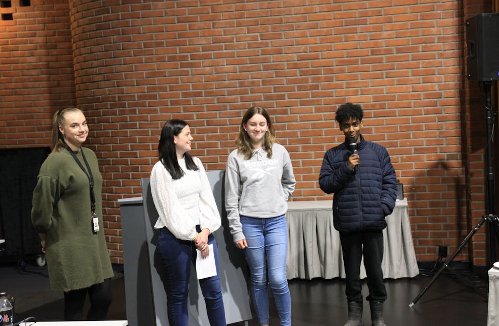 Ungdomsrådet i Nome ved leder Åsta Irene Syvertsen, samt Linn Therese S. Lunde og Thomas Michael. Helt til venstre ser vi nyansatt ungdomsleder i Nome, Paulina Vårli. 