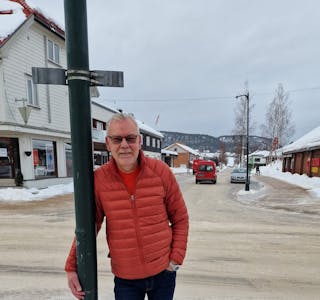 Kun som gjest: Viraj Strand (69) født Eilef Mathias Strand, flyktet fra Lunde etter en barndom med mobbing og religiøse fordommer. 