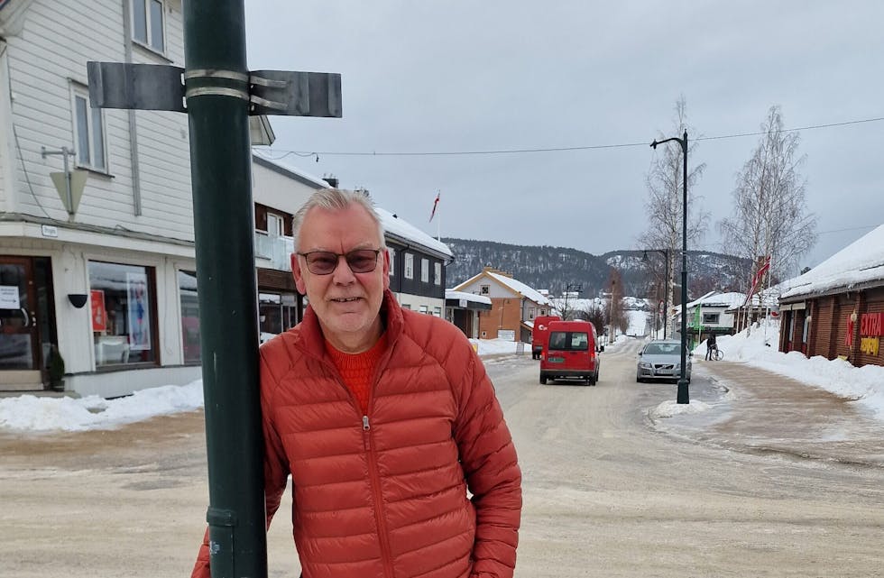 Kun som gjest: Viraj Strand (69) født Eilef Mathias Strand, flyktet fra Lunde etter en barndom med mobbing og religiøse fordommer. 