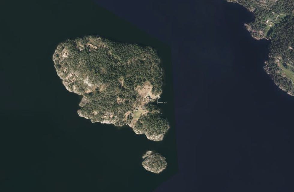 Øya Munken i Norsjø er delvis regulert til fritidsbebyggelse og delvis til friluftsområde. Det viser seg at minst én av hyttetomtene er plassert delvis på friluftsområdet.