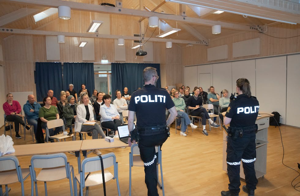 Representanter fra Politiets forebyggende enhet var invitert til Lunde 10-årige onsdag kveld.