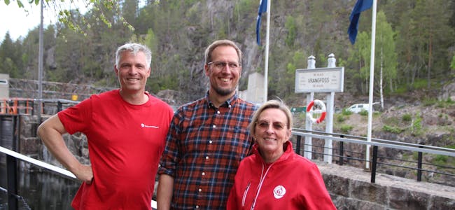 Willy Dorholt (AP), Claus Sohn Andersen (MDG) og Marita Nordskog (AP) på Vrangfoss. 