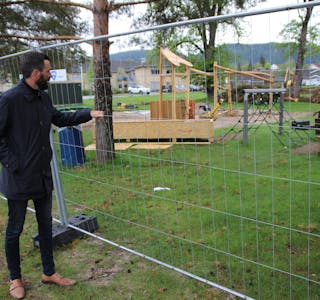 Hans Kristian Lahus ved den nye aktivitetsparken på Sirkustomta i Lunde. 