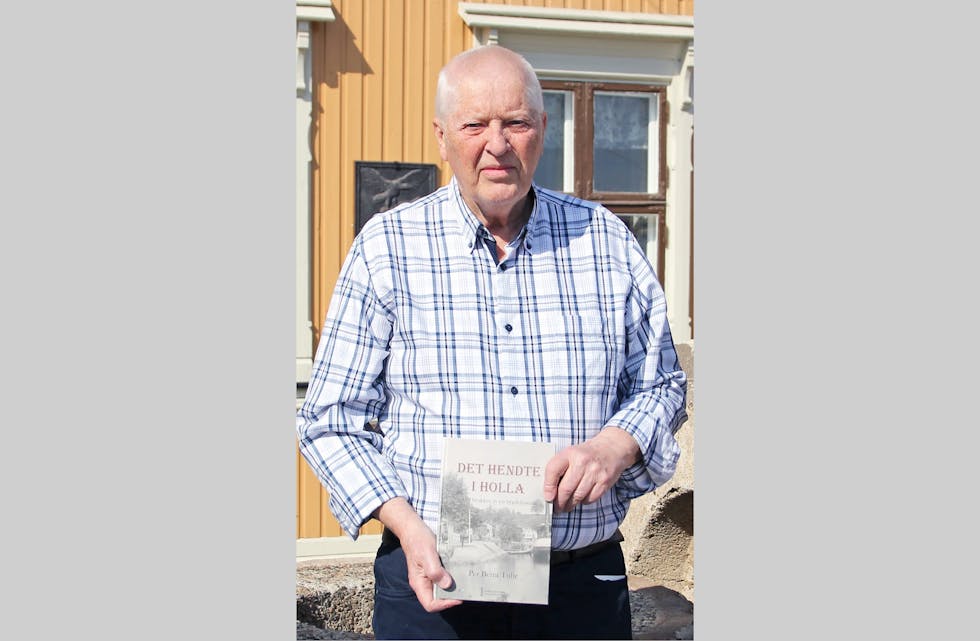 Tormod Halvorsen har mye positivt å si om Per Bernt Tuftes bok "Det hendte i Holla. Her er Per Bernt fra lanseringen av boka tidligere i år.