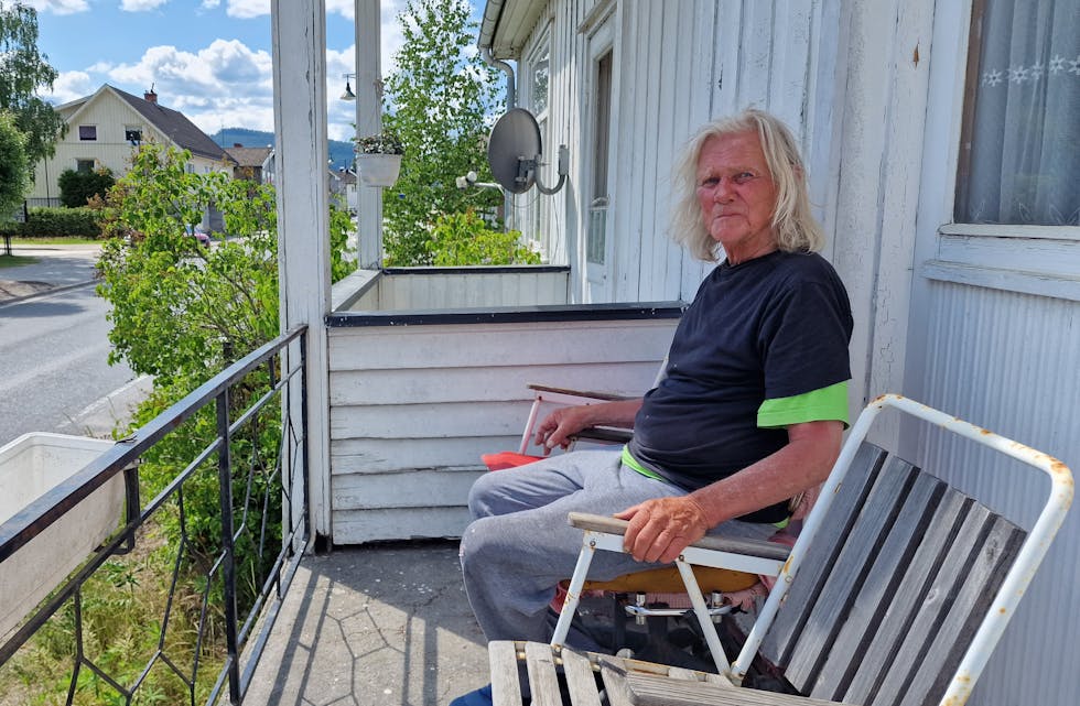 Ragnar Olaisen (72) er ofte å se vinkende til forbipasserende i Lunde sentrum. Få vet kanskje at han har kjørt Speedway med det norske flagget på brystet.