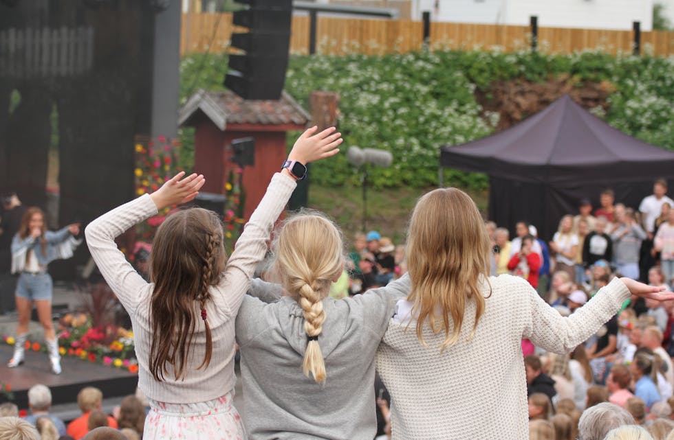 Årets store konsertshow, TV2s Sommerfest fra Telemark, på Lunde sluse, trakk et stort publikum på over 2000 onsdag kveld. 