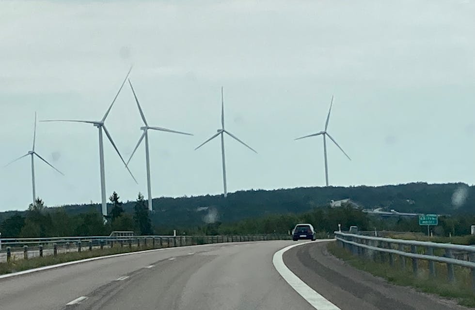 Vindmøller langs E6 utenfor Strømstad.