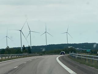 Vindmøller langs E6 utenfor Strømstad.