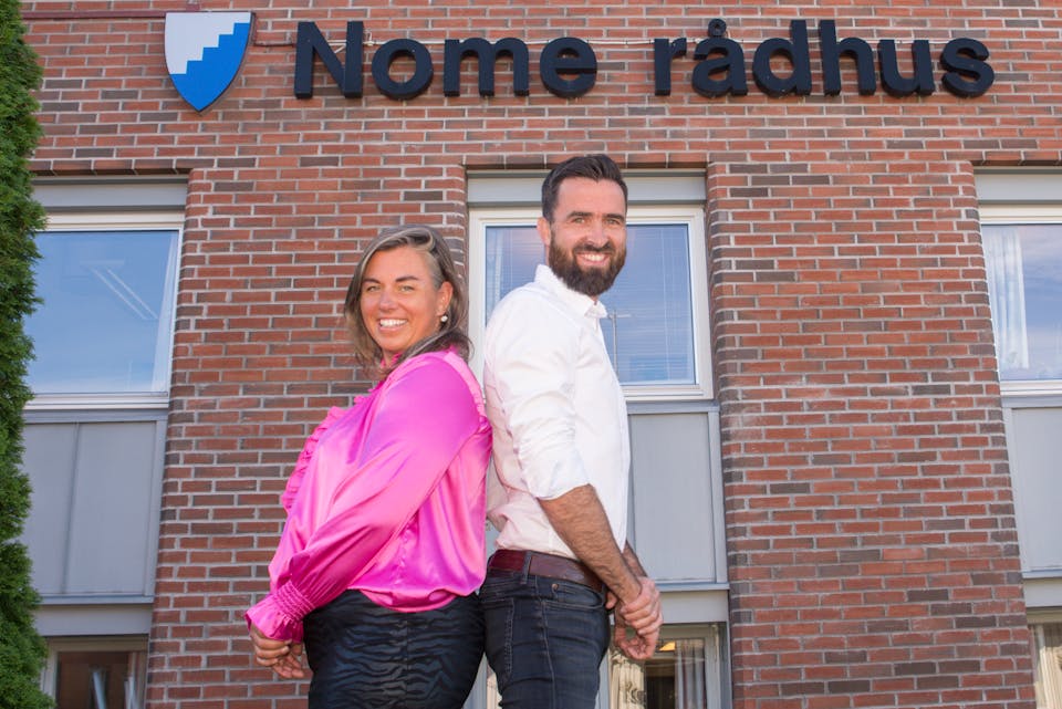 Linda Thorstensen (AP) og Hans Kristian Lahus (SP), kjemper begge om å bli den neste ordføreren for Nome kommune. En meningsmåling Kanalen presenterer i dag viser at kandidatene er like populære blant velgerne.