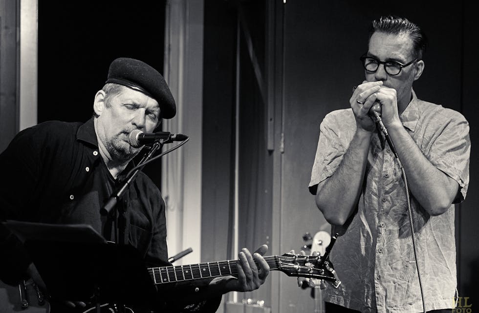 JULEBLUES: Kurt Slevigen og Arne Fjeld Rasmussen.  9. desember spiller de på Spiseriet, sammen med blant andre lokal bassist Helge Lund.  