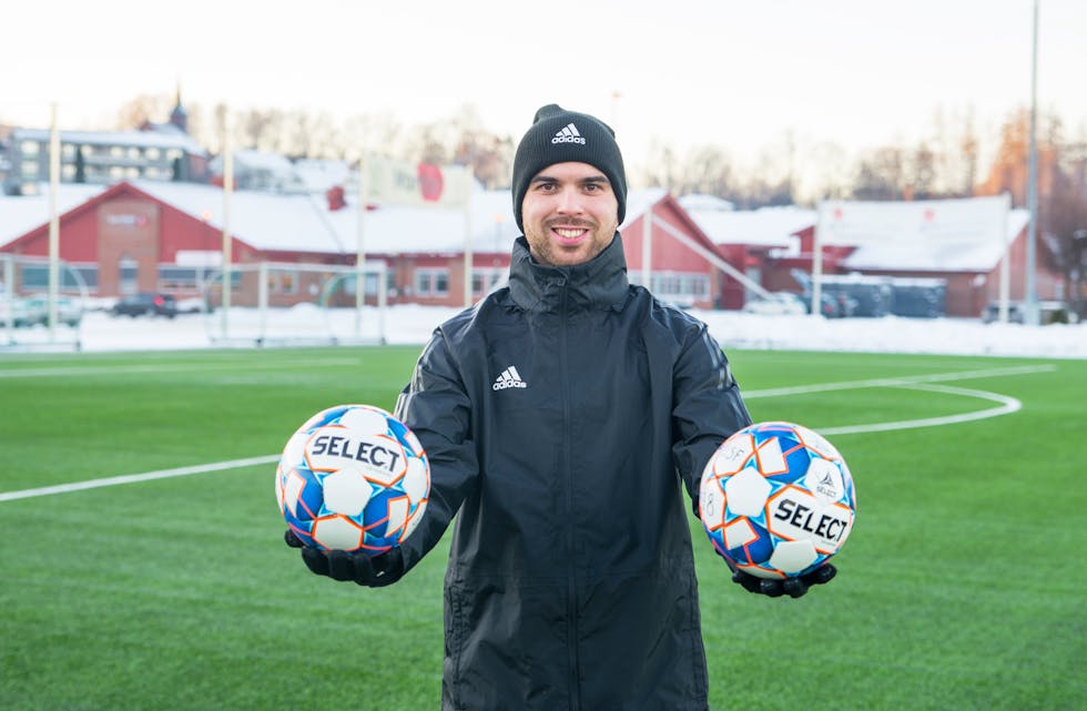 Christoffer Darabi kunne nylig presentere suksessen med Fotball Fridtidsordningen (tidligerer Topp Fotballfritid), for sparebankstiftelsene i Telemark. De ønsker seg flere slike prosjekter. 