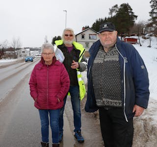 ÅPNING I AUTOVERNET: Lanna og Odden velforening ved Øyvind Kaasa (midten), Britt Larsen og Kittil Gunheim, mener tilgang til Eidselva må sikres når fylkeskommunen skal oppgradere Lannaveien.
