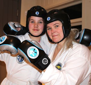 TØFFE DAMER: Stadig flere jenter starter med kampsport. Carmen Jeanelle og Kjersti har valgt teakwon-do.