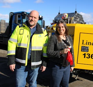 LINDA: Lars Oddvar Aulesjord hos Aarsleff. satte pris på at ordfører Linda ville døpe den nye boreriggen.
