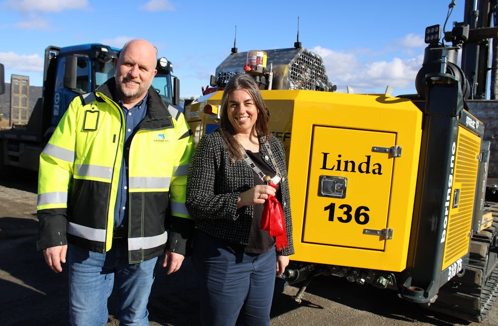 LINDA: Lars Oddvar Aulesjord hos Aarsleff. satte pris på at ordfører Linda ville døpe den nye boreriggen.