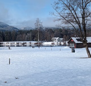 Det ligger fortsatt mye snø på campingplassen i Lunde og de åpner ikke ordentlig før langt ut i april (foto: First Camp).