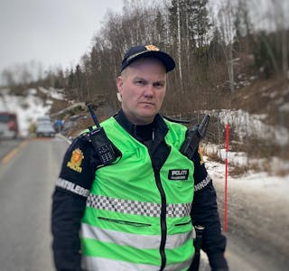 Innsatsleder Tor Einar Bakken fra politiet, bekrefter at én person er omkommet i det som ser ut til å være en møteulykke.