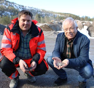 MASSE: Yngve Breivegen og Hans Oddvar Nordskog har inngått avtale om uttak av masse fra Stormo.