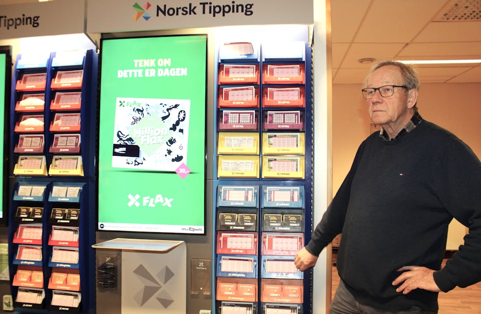 FÆRRE KUNDER: – Vi merker konkurransen fra Norsk Tipping sin nettside, sier Knut Nedrebø, som snart gir seg som driver av tippekiosken..