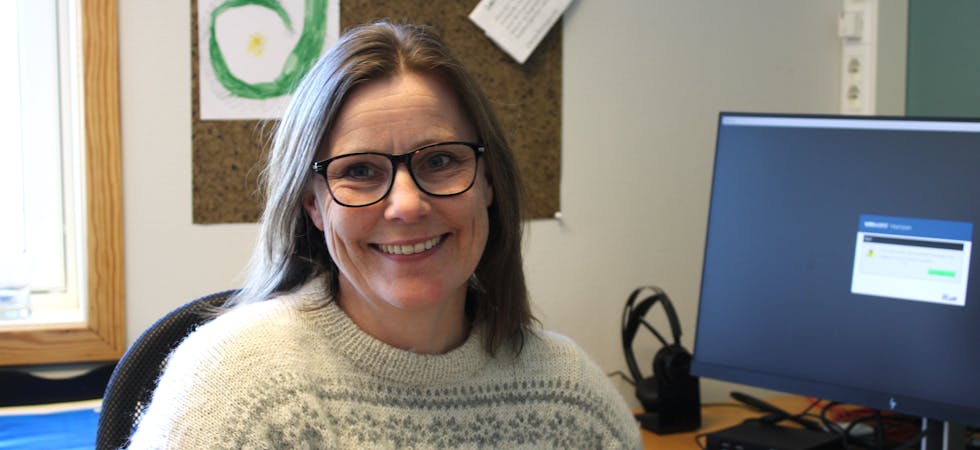 POSITIVT: Helseykepleier Kristin Rossvang er glad for at flere unge følger oppfordringen om å ta vaksinen. Det gjelder den videregående skolen både på Søve og i Lunde.