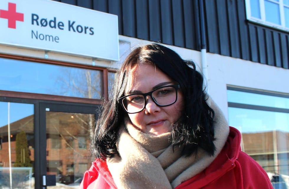 TO DAGER: – Nå prøver vi oss med åpen butikk to dager i uka, sier June Kristell Helander, som forteller om god respons for Røde Kors butikken i Lunde.