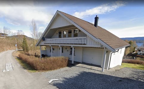 Ringsveg 38 på Ulefoss er en av eiendommene som ble omsatt i løpet av april (foto: skjermdump fra Google Street View).